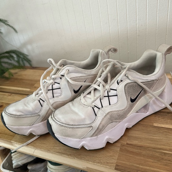 Nike Shoes - Nike RYZ 365
